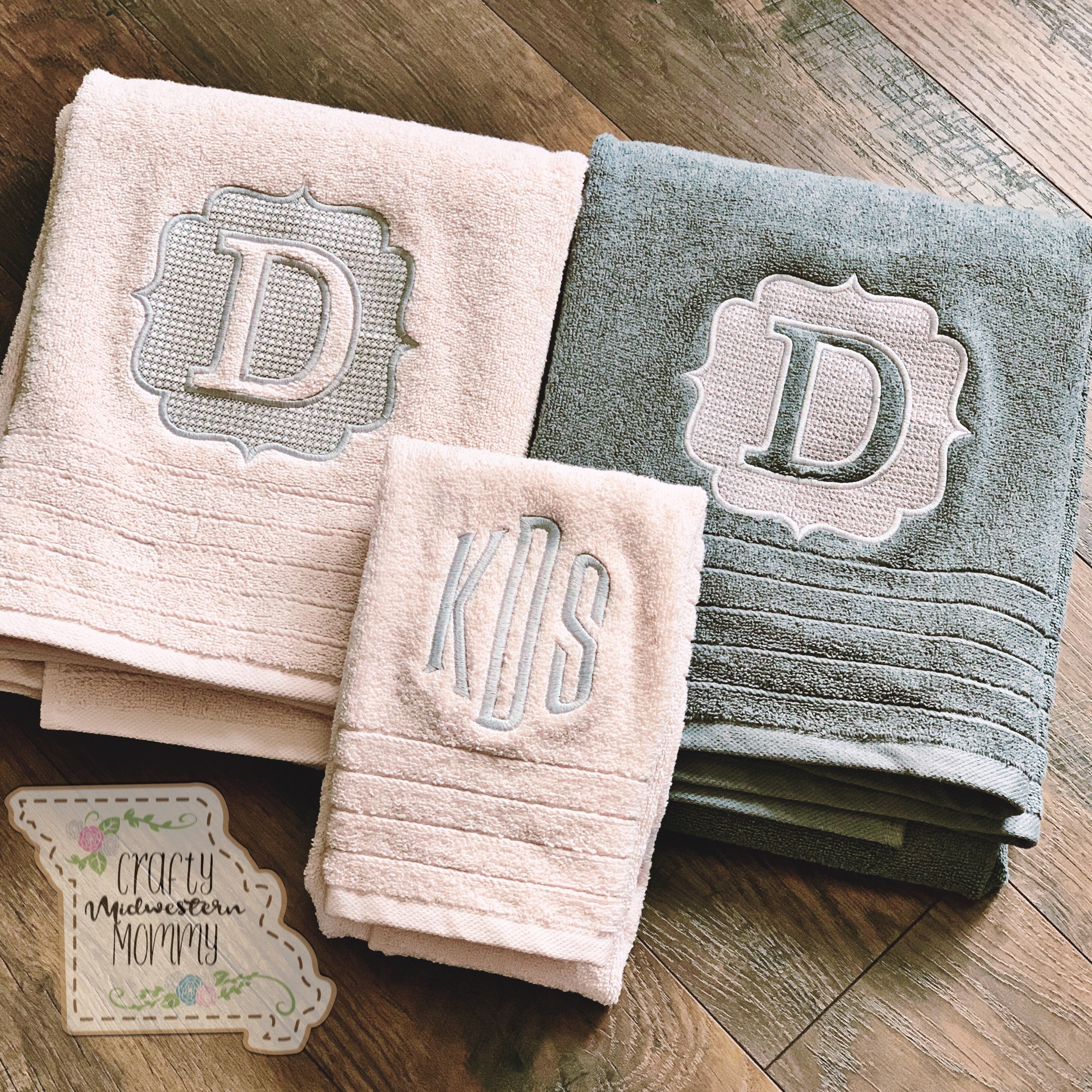 Custom Monogram Hand Towel Crafty Midwestern Mommy